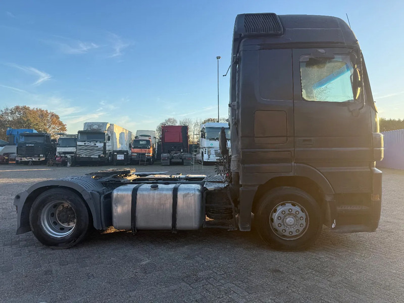 Mercedes-Benz Actros 1844 3 pedals - وحدة جر: صورة 4 Mercedes-Benz Actros 1844 3 pedals - وحدة جر: صورة 4