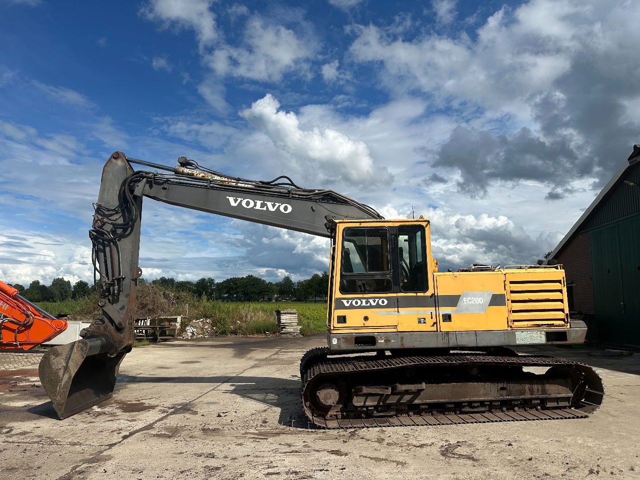 Volvo EC200 - حفار زحاف: صورة 1 Volvo EC200 - حفار زحاف: صورة 1