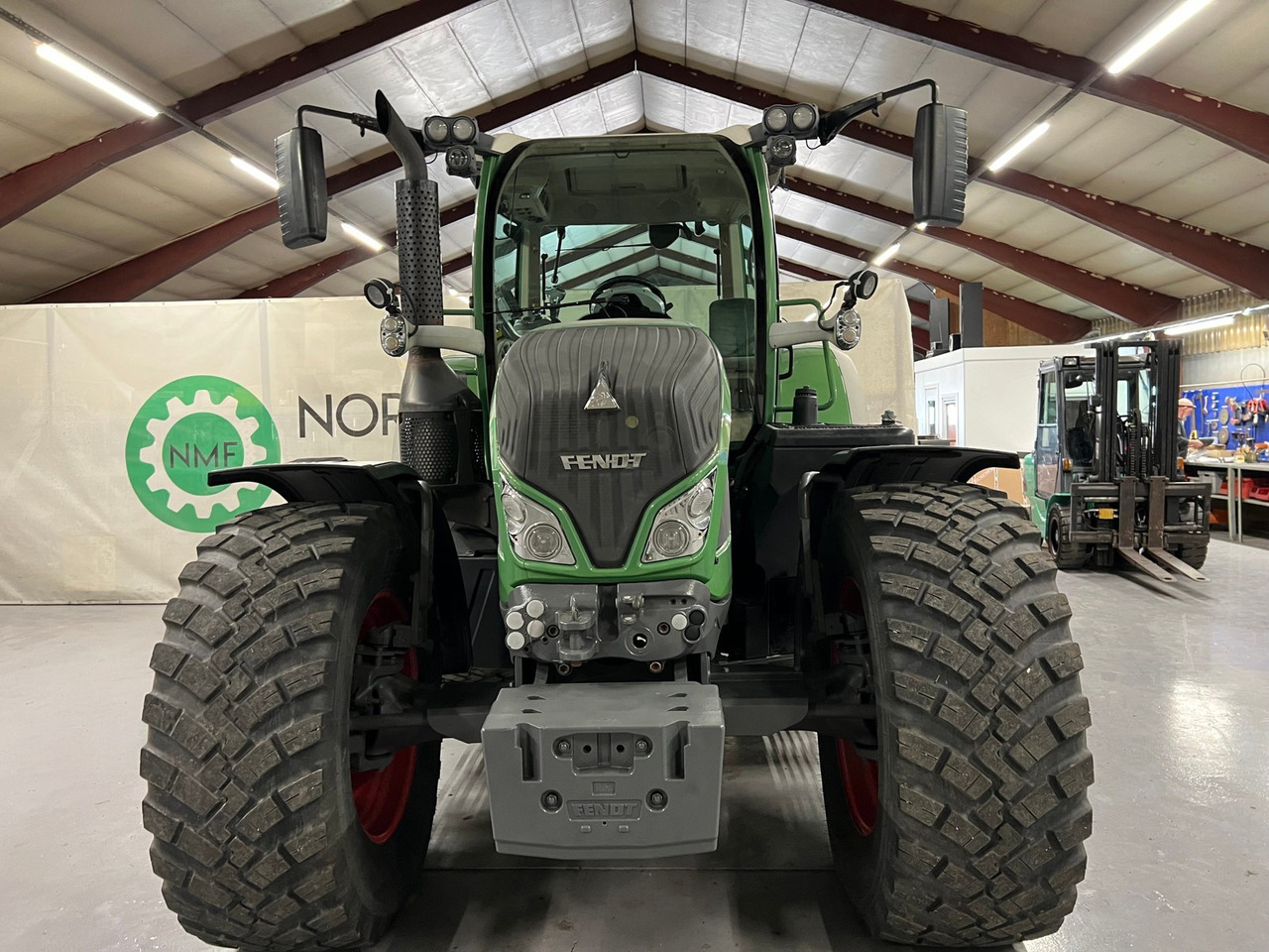 Fendt 724 Vario - جرار: صورة 4 Fendt 724 Vario - جرار: صورة 4
