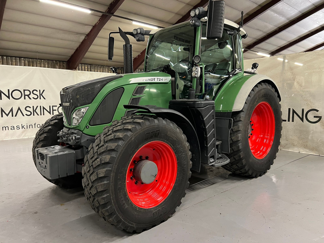 Fendt 724 Vario - جرار: صورة 2 Fendt 724 Vario - جرار: صورة 2