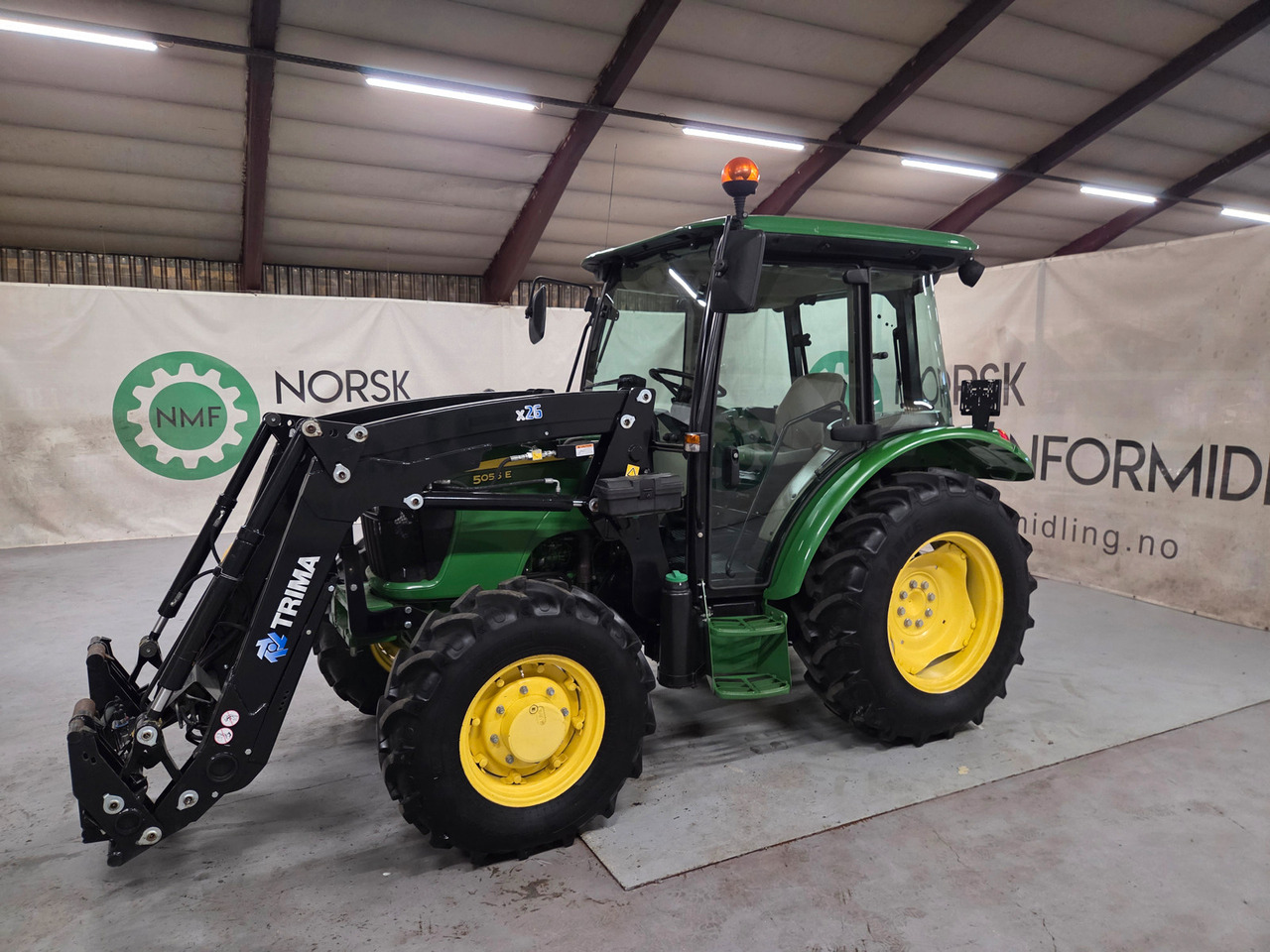 John Deere 5055E #600 timer - جرار: صورة 1 John Deere 5055E #600 timer - جرار: صورة 1