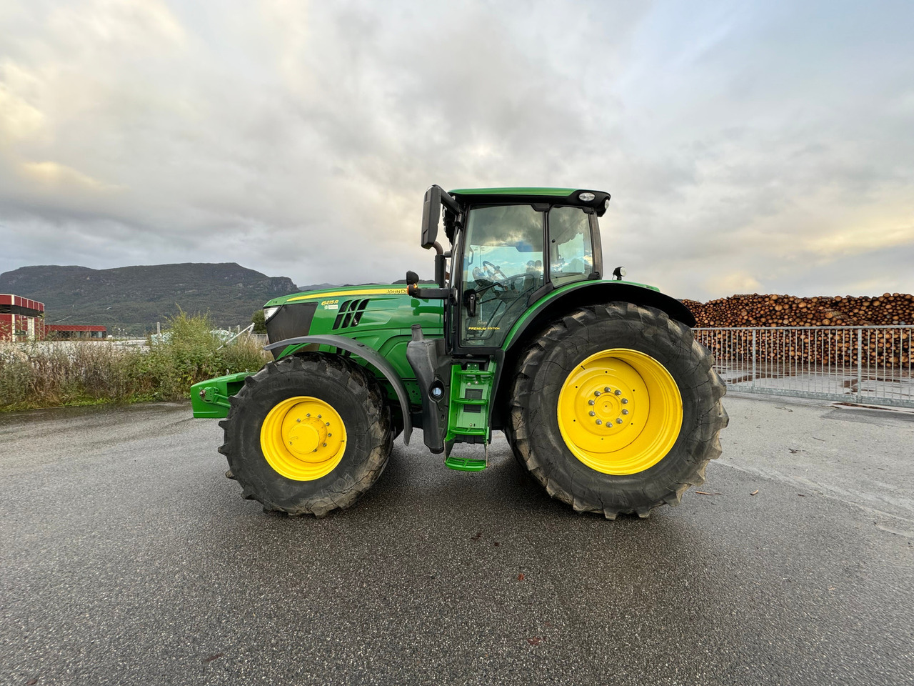 John Deere 6215R - جرار: صورة 3 John Deere 6215R - جرار: صورة 3