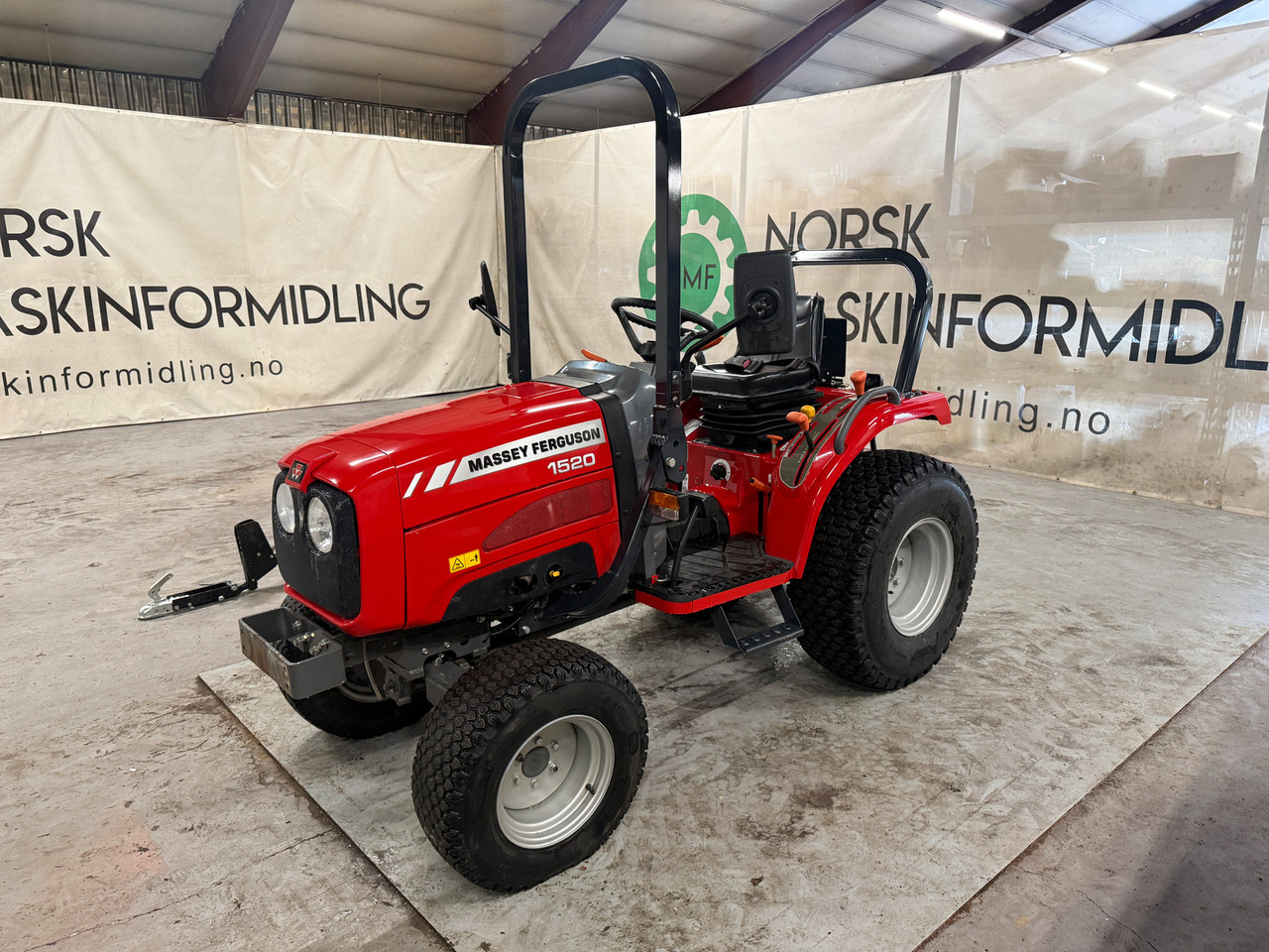 Massey Ferguson 1520 #MVA FRI# - جرار: صورة 1 Massey Ferguson 1520 #MVA FRI# - جرار: صورة 1