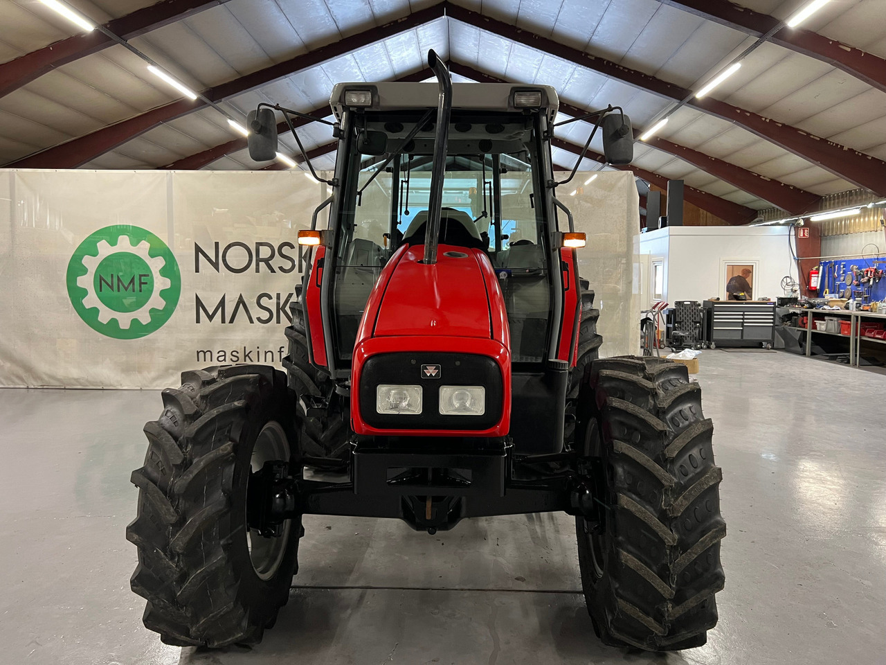 Massey Ferguson 4245 - جرار: صورة 3 Massey Ferguson 4245 - جرار: صورة 3