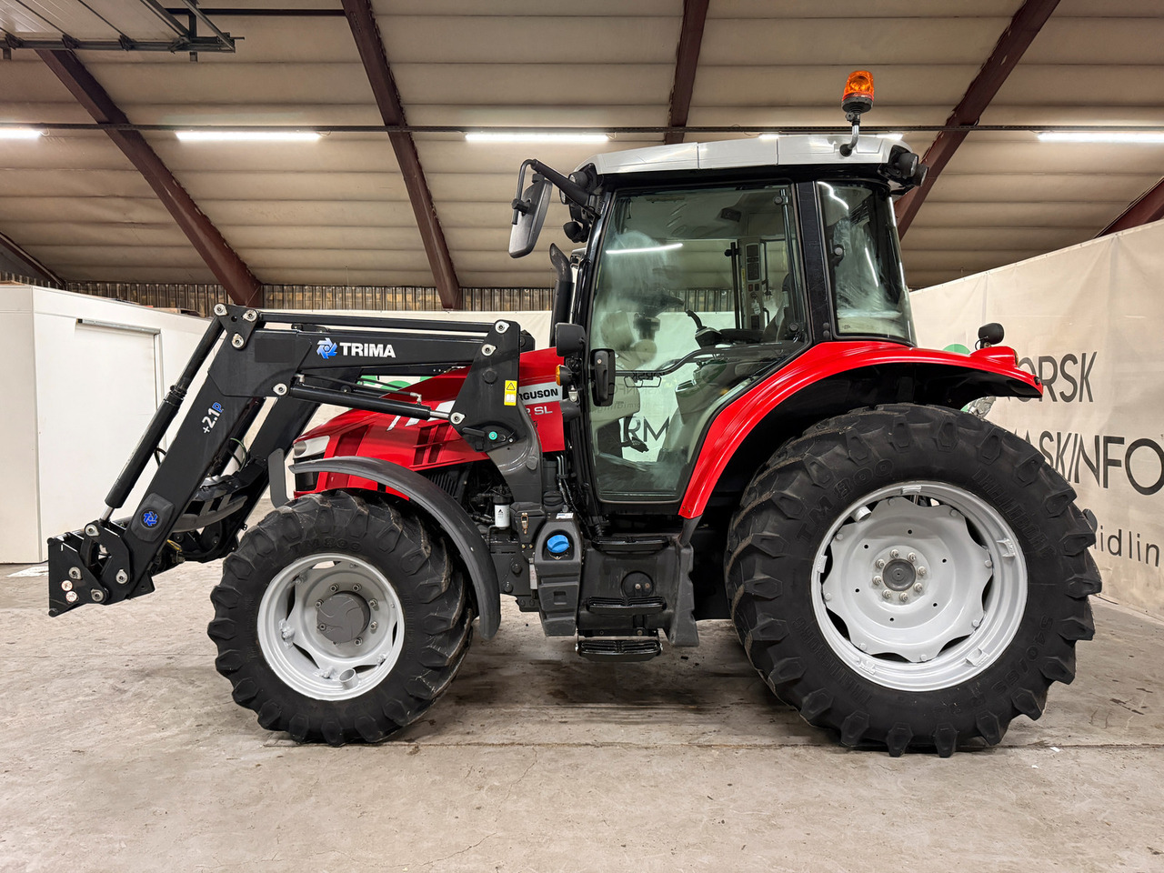 Massey Ferguson 5712 SL Dyna4 - جرار: صورة 2 Massey Ferguson 5712 SL Dyna4 - جرار: صورة 2