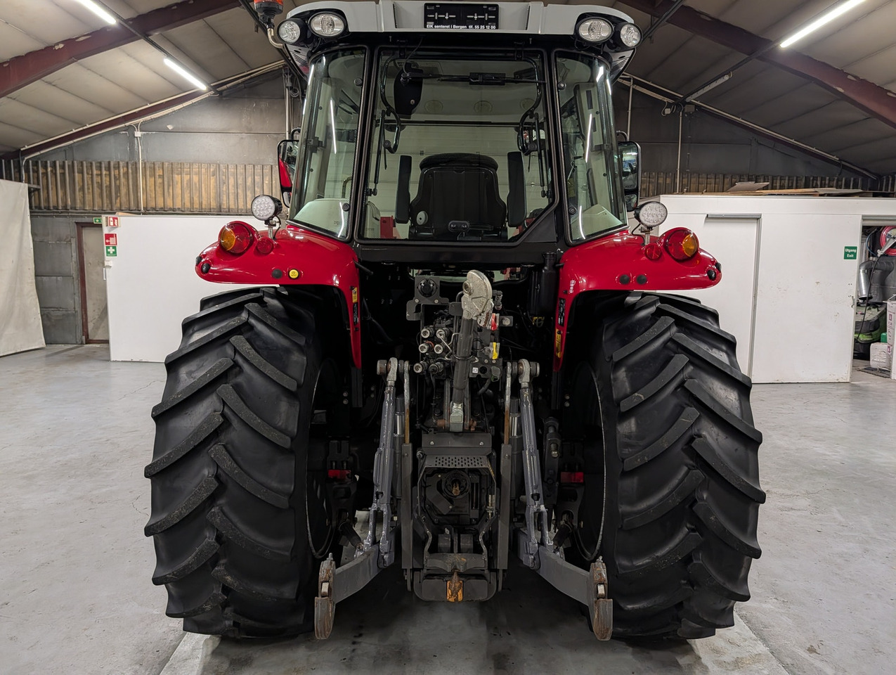 Massey Ferguson 5712S - جرار: صورة 4 Massey Ferguson 5712S - جرار: صورة 4