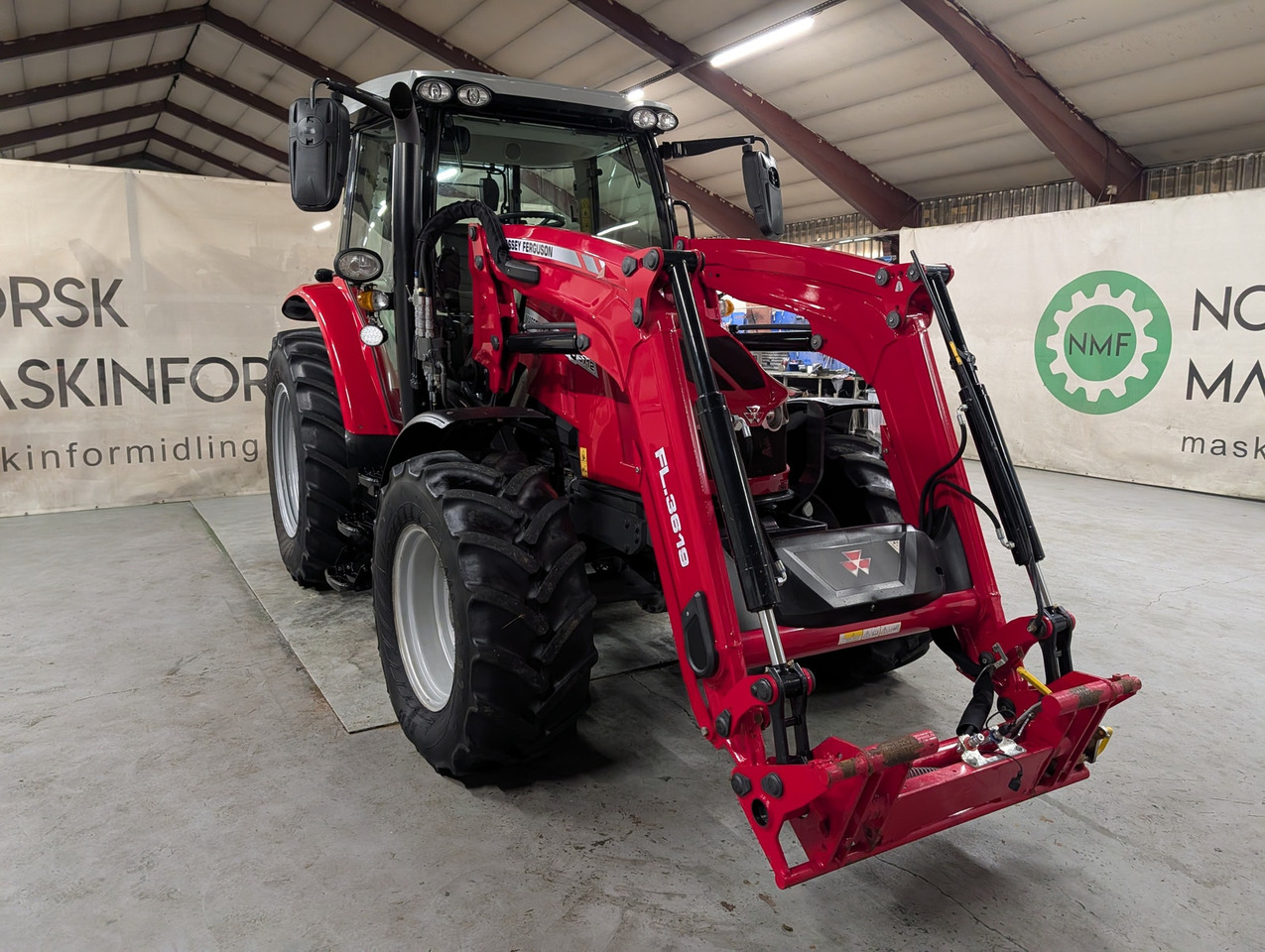 جرار Massey Ferguson 5712S: صورة 7