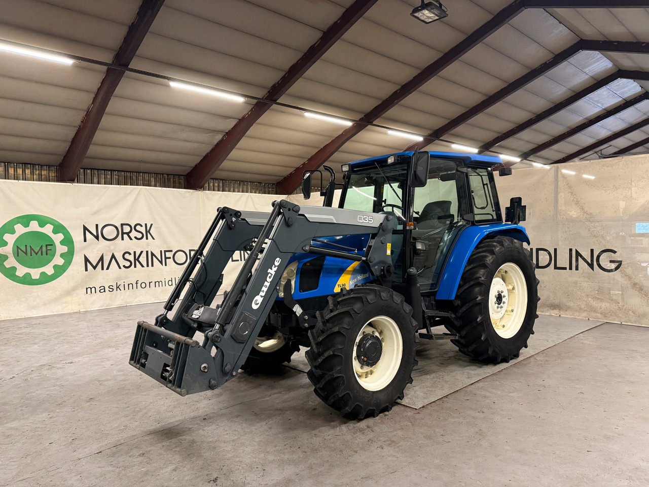 New Holland TL90 - جرار: صورة 1 New Holland TL90 - جرار: صورة 1