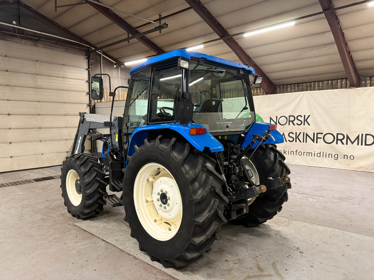 New Holland TL90 - جرار: صورة 3 New Holland TL90 - جرار: صورة 3