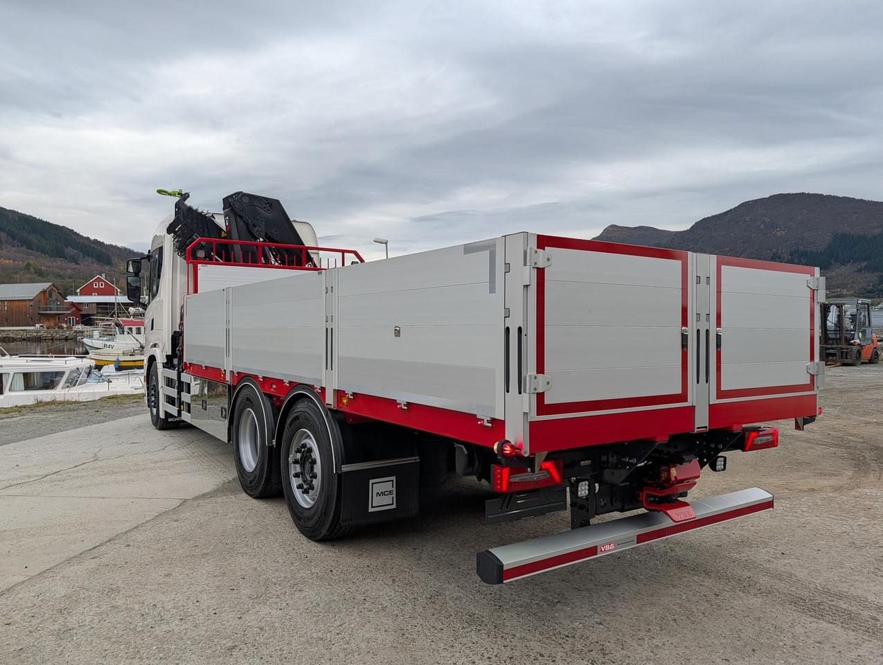 Scania G420 6x2 med HIAB 232-E5 Hipro og MCE påbygg - شاحنات مسطحة, شاحنة كرين: صورة 5 Scania G420 6x2 med HIAB 232-E5 Hipro og MCE påbygg - شاحنات مسطحة, شاحنة كرين: صورة 5