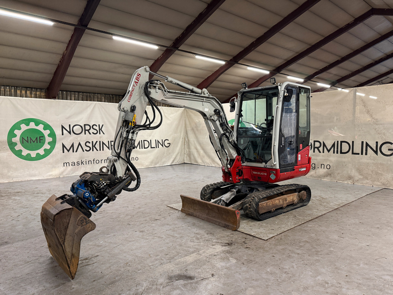 Takeuchi TB230 - حفارة مُصَّغرة: صورة 1 Takeuchi TB230 - حفارة مُصَّغرة: صورة 1