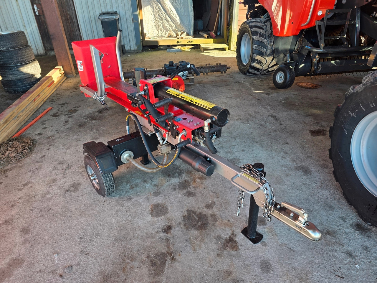 Vedkløyver med hengerfeste til bil - آلة تقطيع الخشب: صورة 1 Vedkløyver med hengerfeste til bil - آلة تقطيع الخشب: صورة 1