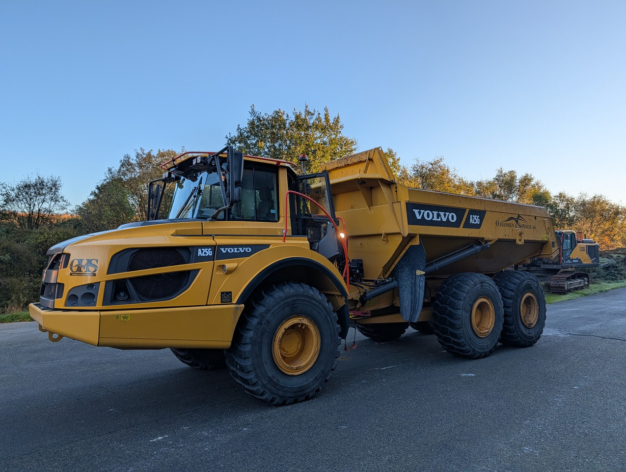 Volvo A25G på hvite skilt - شاحنة قلاب مفصلية: صورة 2 Volvo A25G på hvite skilt - شاحنة قلاب مفصلية: صورة 2