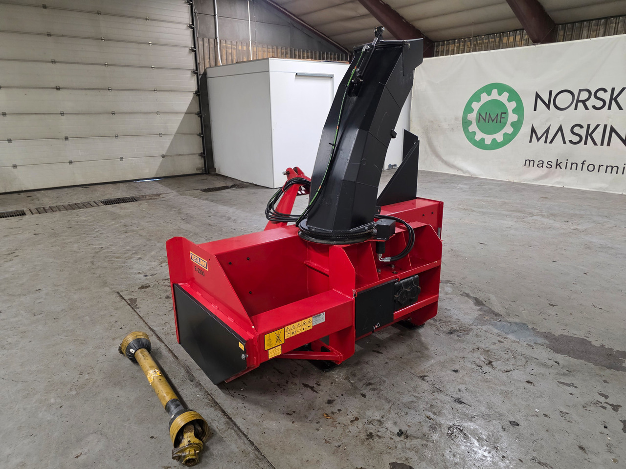 Westbjørn E-220 2 trinns med kantskjær, som ny. - منفاخ الثلج: صورة 4 Westbjørn E-220 2 trinns med kantskjær, som ny. - منفاخ الثلج: صورة 4