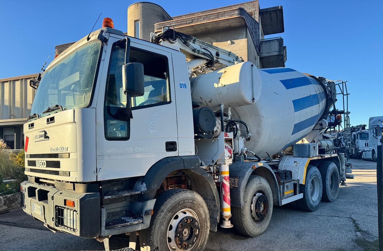 Betonpompa CIFA Iveco Trakker 410E44 - خلاطة مع مضخة: صورة 4 Betonpompa CIFA Iveco Trakker 410E44 - خلاطة مع مضخة: صورة 4