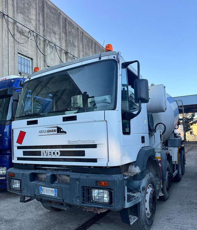 Betonpompa CIFA Iveco Trakker 410E44 - خلاطة مع مضخة: صورة 2 Betonpompa CIFA Iveco Trakker 410E44 - خلاطة مع مضخة: صورة 2