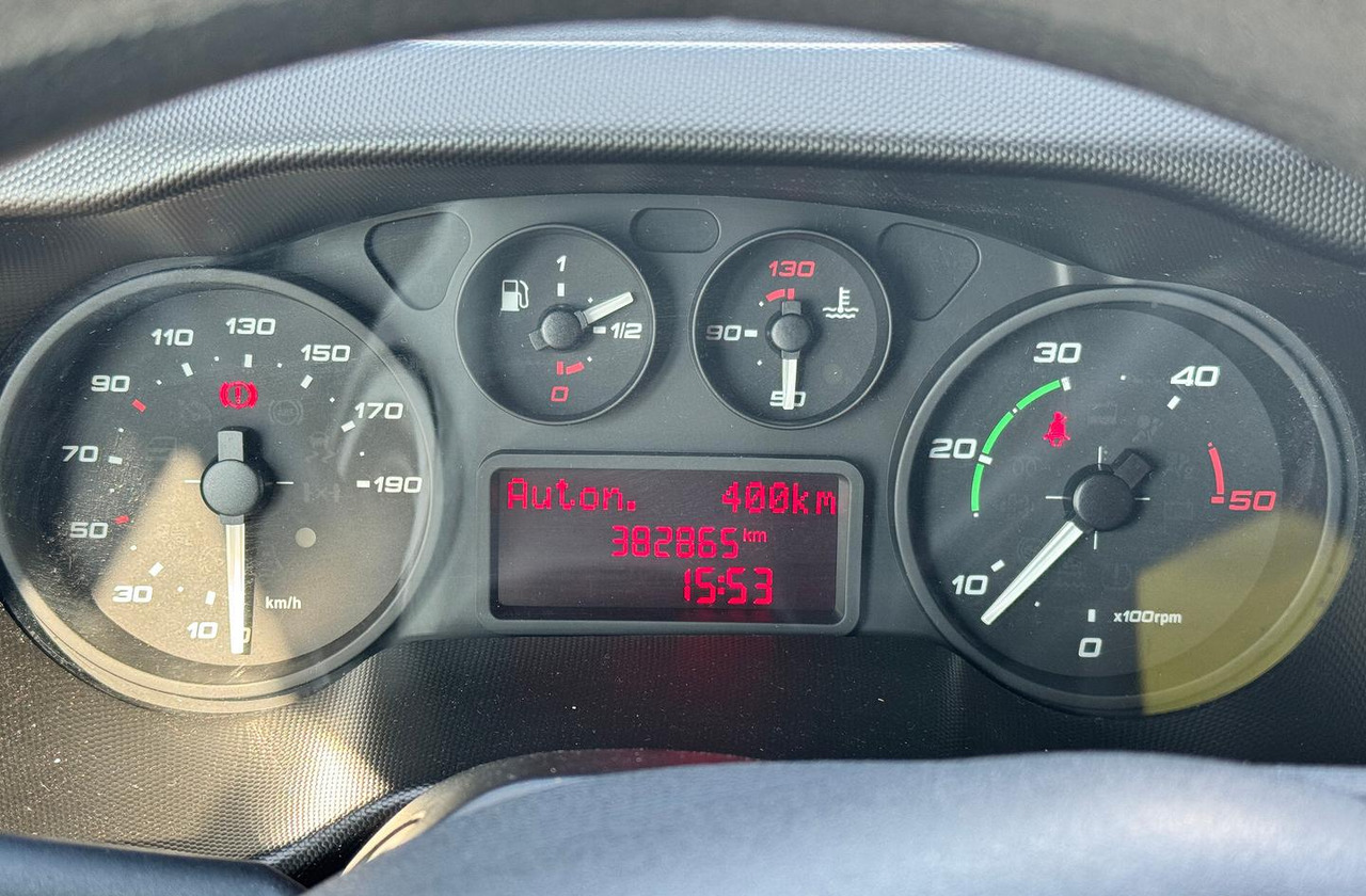 IVECO DAILY 35S15 - FRIGO FRC - PATENTE B - شاحنة مُبرّدة للتوصيل: صورة 5 IVECO DAILY 35S15 - FRIGO FRC - PATENTE B - شاحنة مُبرّدة للتوصيل: صورة 5