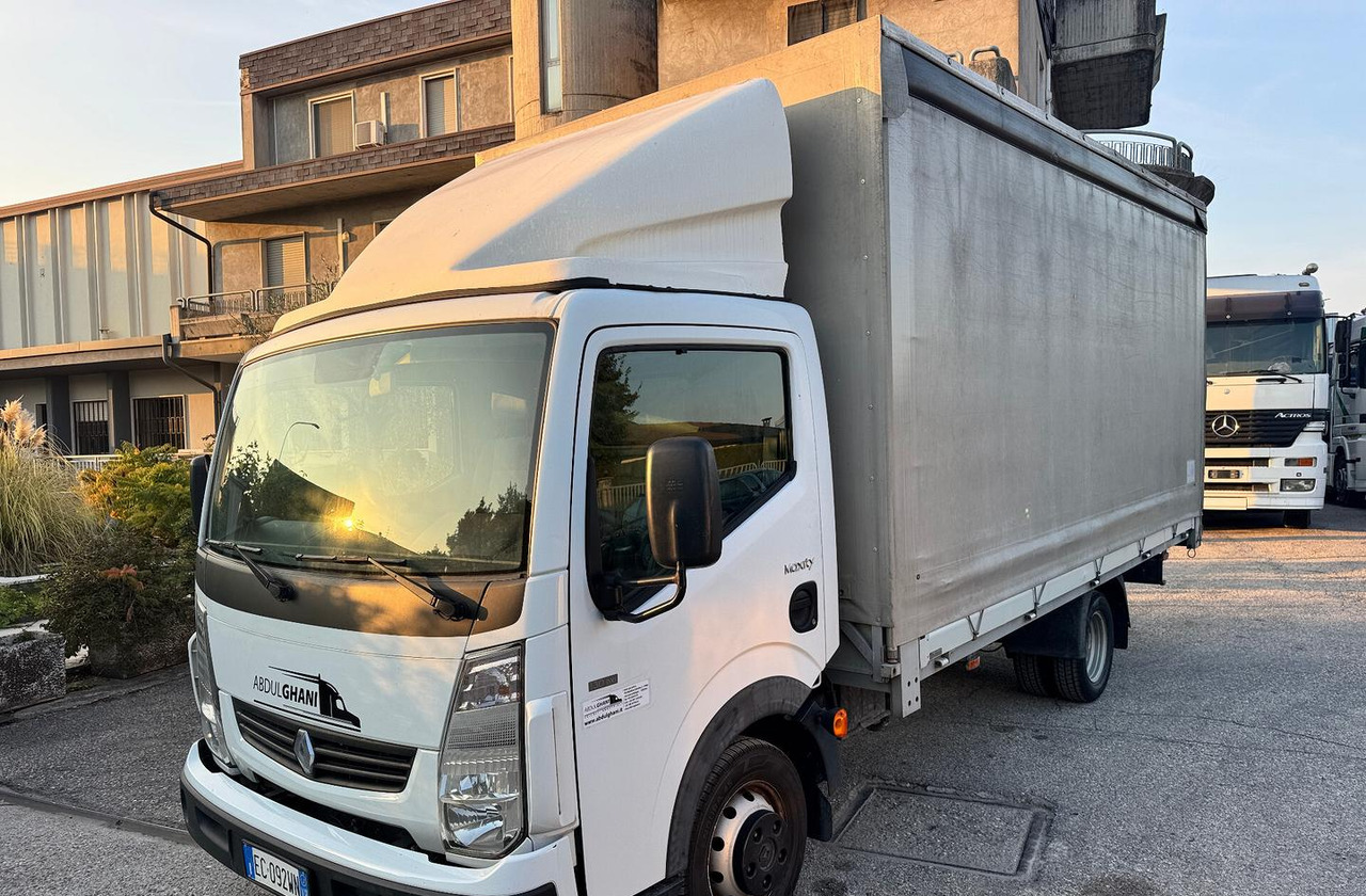 Renault Trucks Maxity 130.35 - 2011 - شاحنة ستارة: صورة 2 Renault Trucks Maxity 130.35 - 2011 - شاحنة ستارة: صورة 2
