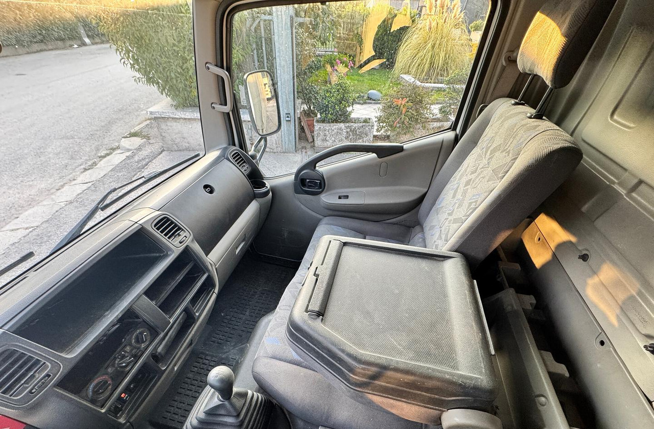 Renault Trucks Maxity 130.35 - 2011 - شاحنة ستارة: صورة 5 Renault Trucks Maxity 130.35 - 2011 - شاحنة ستارة: صورة 5