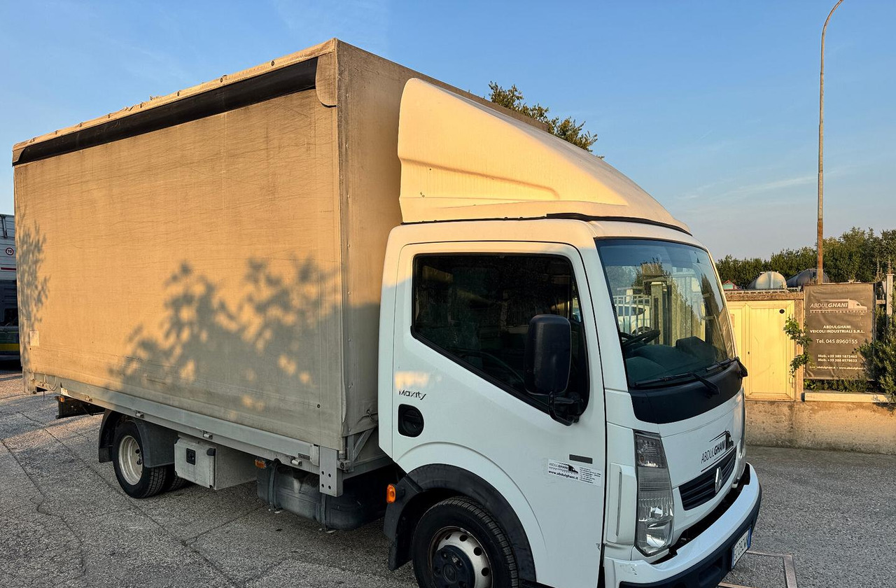 Renault Trucks Maxity 130.35 - 2011 - شاحنة ستارة: صورة 3 Renault Trucks Maxity 130.35 - 2011 - شاحنة ستارة: صورة 3