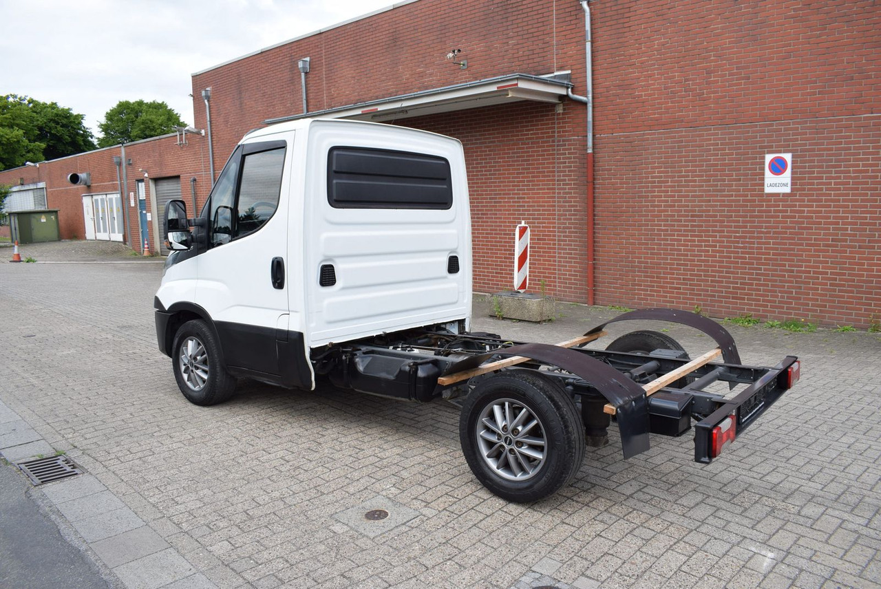 Iveco Daily 35 S21 3,0 Automatik Luftfederung Tempomat - شاحنة هيكل كابينة: صورة 4 Iveco Daily 35 S21 3,0 Automatik Luftfederung Tempomat - شاحنة هيكل كابينة: صورة 4