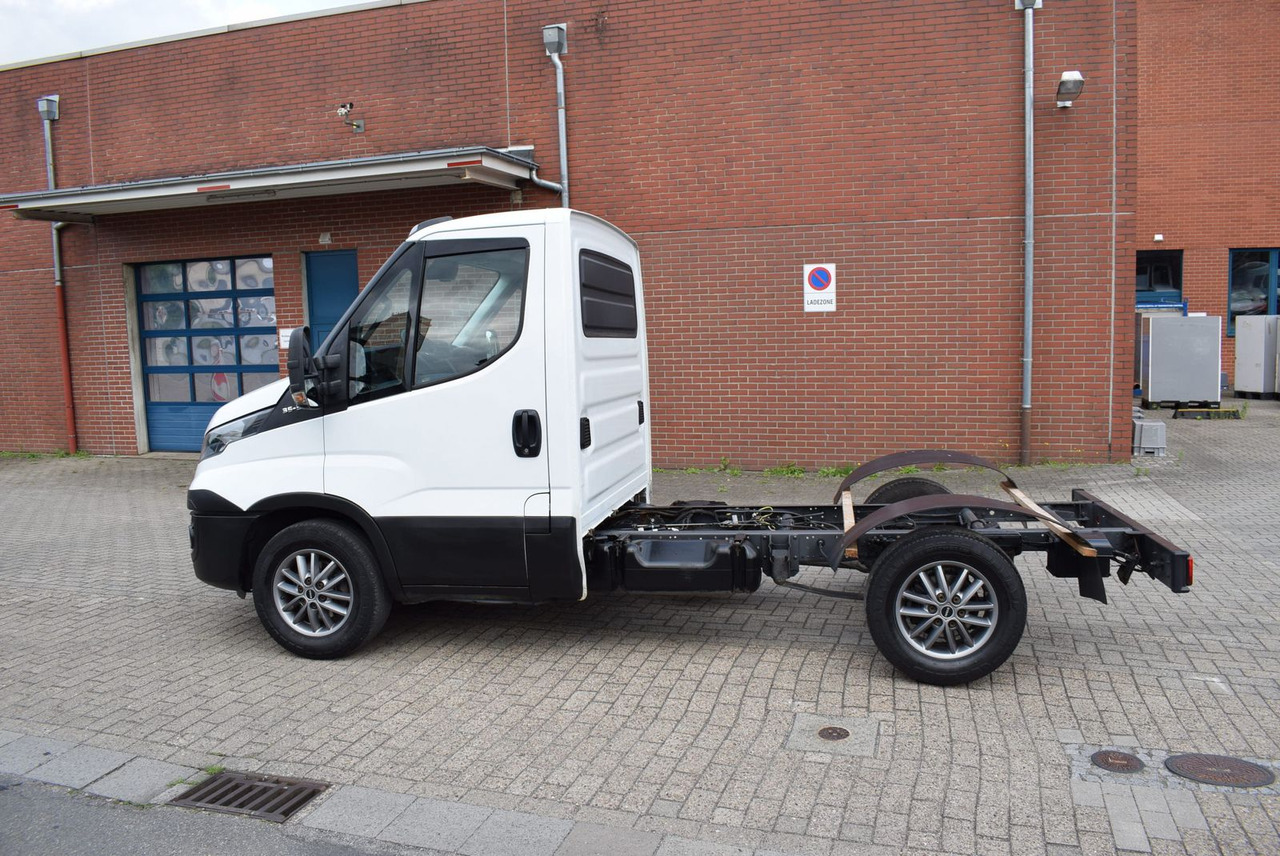 Iveco Daily 35 S21 3,0 Automatik Luftfederung Tempomat - شاحنة هيكل كابينة: صورة 3 Iveco Daily 35 S21 3,0 Automatik Luftfederung Tempomat - شاحنة هيكل كابينة: صورة 3