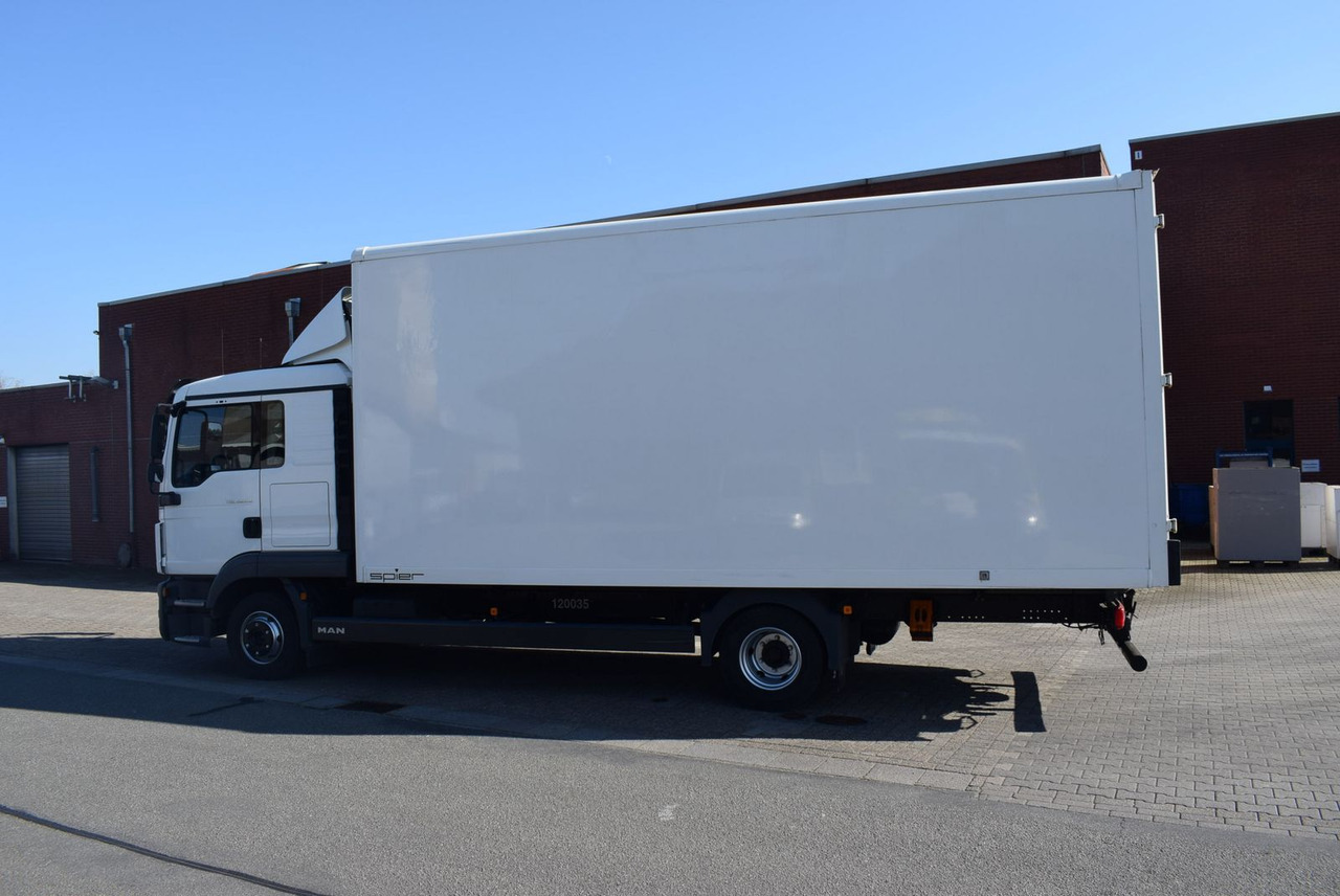 MAN TGL 8.220 Möbelkoffer 3-Sitzer Bett AHK Klima - شاحنة مغلقة الصندوق: صورة 4 MAN TGL 8.220 Möbelkoffer 3-Sitzer Bett AHK Klima - شاحنة مغلقة الصندوق: صورة 4