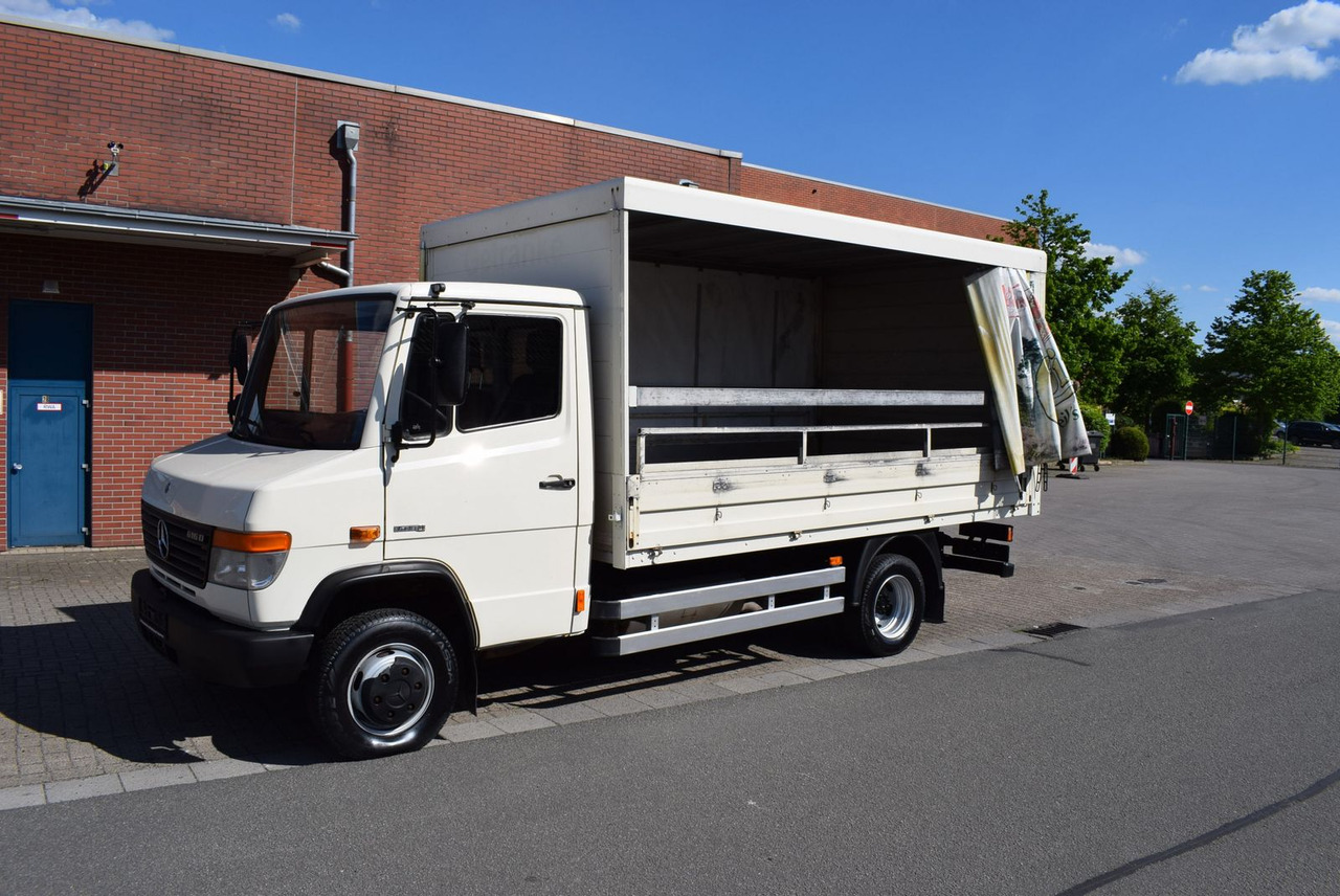 Mercedes-Benz Vario Vario 616 D GetränkeNutzlast 2450KG - شاحنة ستارة جانبية: صورة 1 Mercedes-Benz Vario Vario 616 D GetränkeNutzlast 2450KG - شاحنة ستارة جانبية: صورة 1