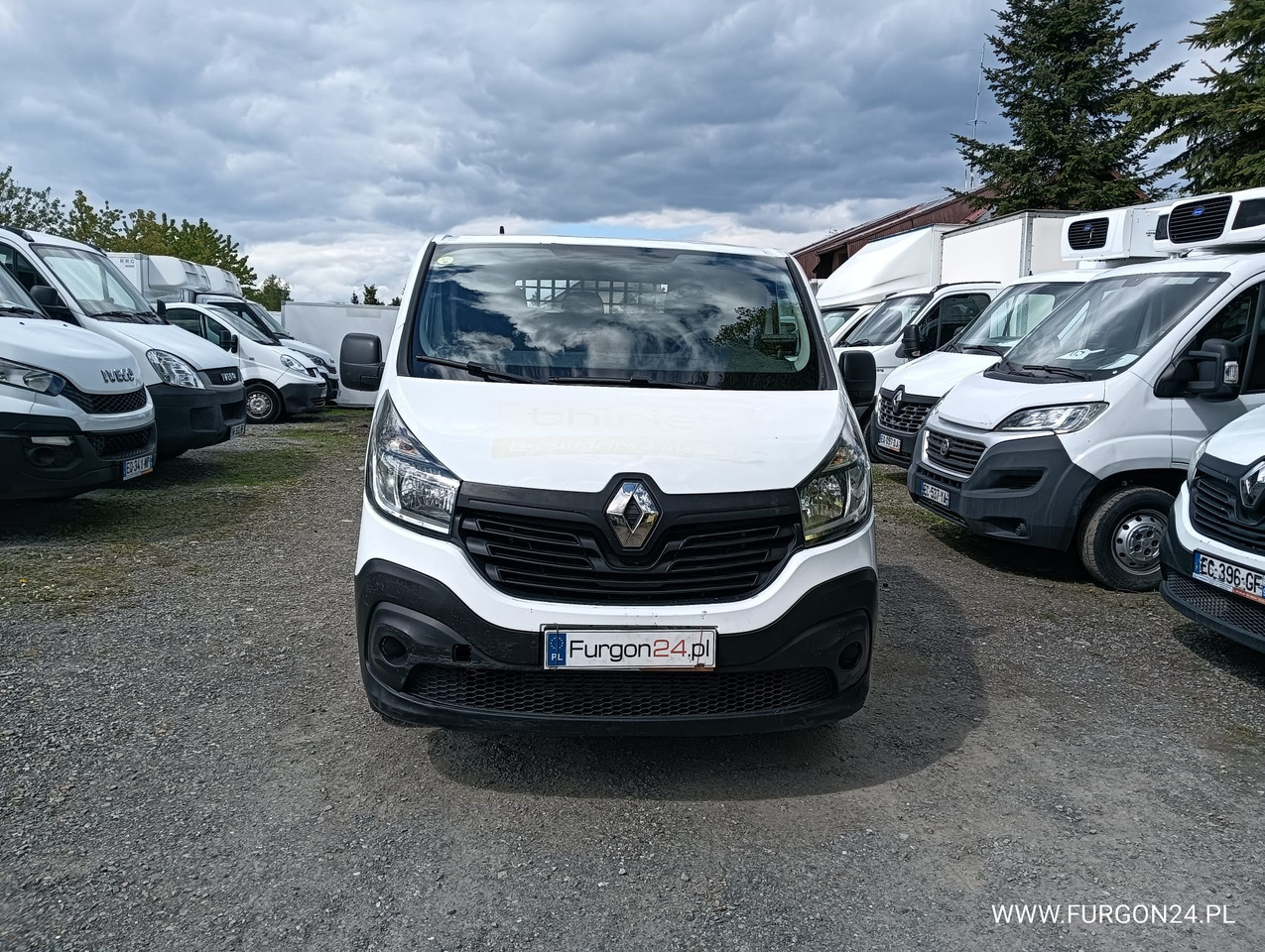 RENAULT TRAFIC SKRZYNIA PAKA Z NAJAZDAMI I PÓŁKAMI NR 689 - شاحنة مفتوحة: صورة 2 RENAULT TRAFIC SKRZYNIA PAKA Z NAJAZDAMI I PÓŁKAMI NR 689 - شاحنة مفتوحة: صورة 2