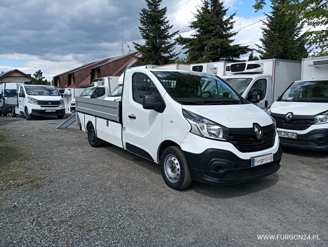 RENAULT TRAFIC SKRZYNIA PAKA Z NAJAZDAMI I PÓŁKAMI NR 689 - شاحنة مفتوحة: صورة 3 RENAULT TRAFIC SKRZYNIA PAKA Z NAJAZDAMI I PÓŁKAMI NR 689 - شاحنة مفتوحة: صورة 3