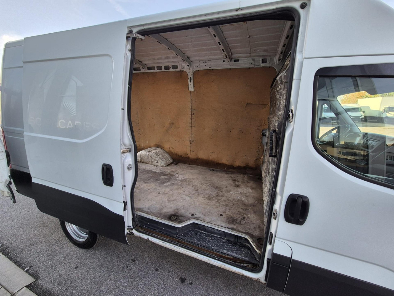 IVECO DAILY35C13V12m3 - ميكروباص: صورة 4 IVECO DAILY35C13V12m3 - ميكروباص: صورة 4