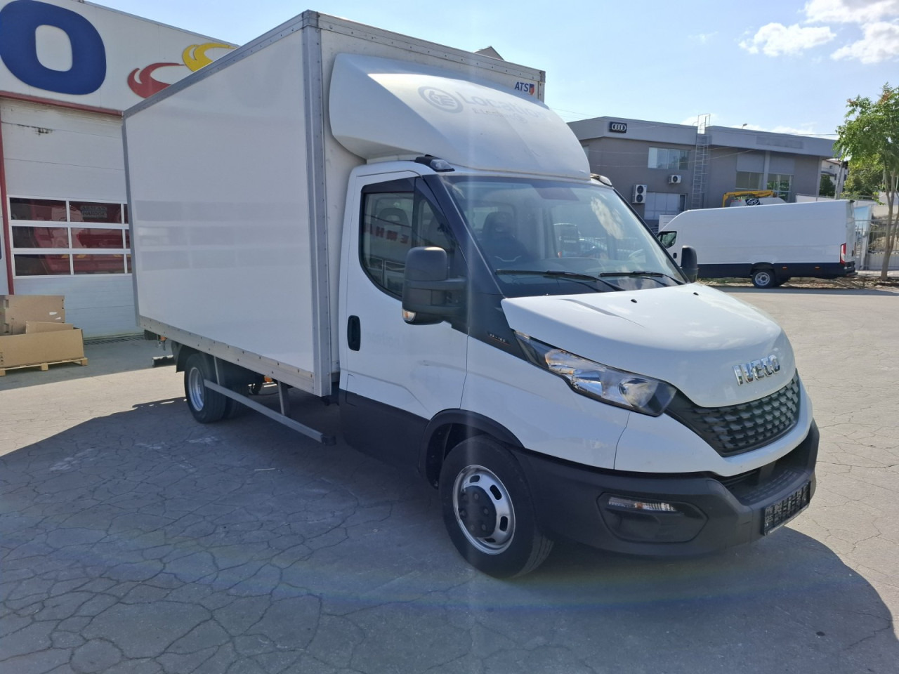 IVECO Daily 35C16H3.0 box/lift - شاحنة مغلقة الصندوق: صورة 1 IVECO Daily 35C16H3.0 box/lift - شاحنة مغلقة الصندوق: صورة 1