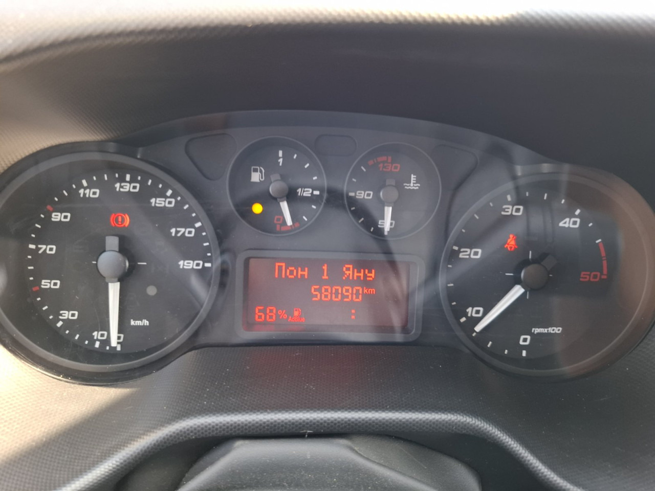 IVECO Daily 35C16H3.0 box/lift - شاحنة مغلقة الصندوق: صورة 4 IVECO Daily 35C16H3.0 box/lift - شاحنة مغلقة الصندوق: صورة 4
