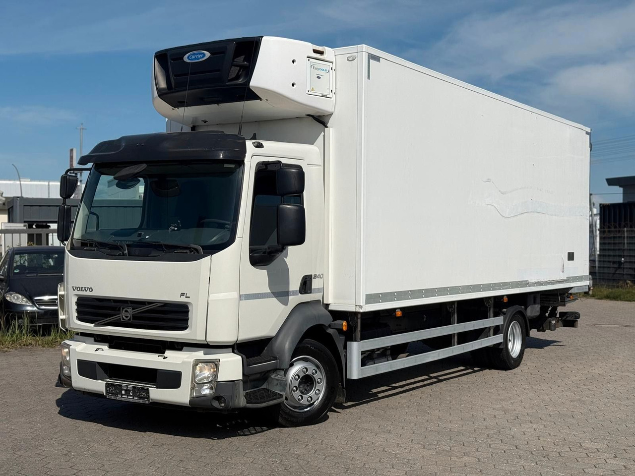 Volvo FL 240 Carrier Easy Cold+Hebebühne - شاحنة الفريزر: صورة 1 Volvo FL 240 Carrier Easy Cold+Hebebühne - شاحنة الفريزر: صورة 1