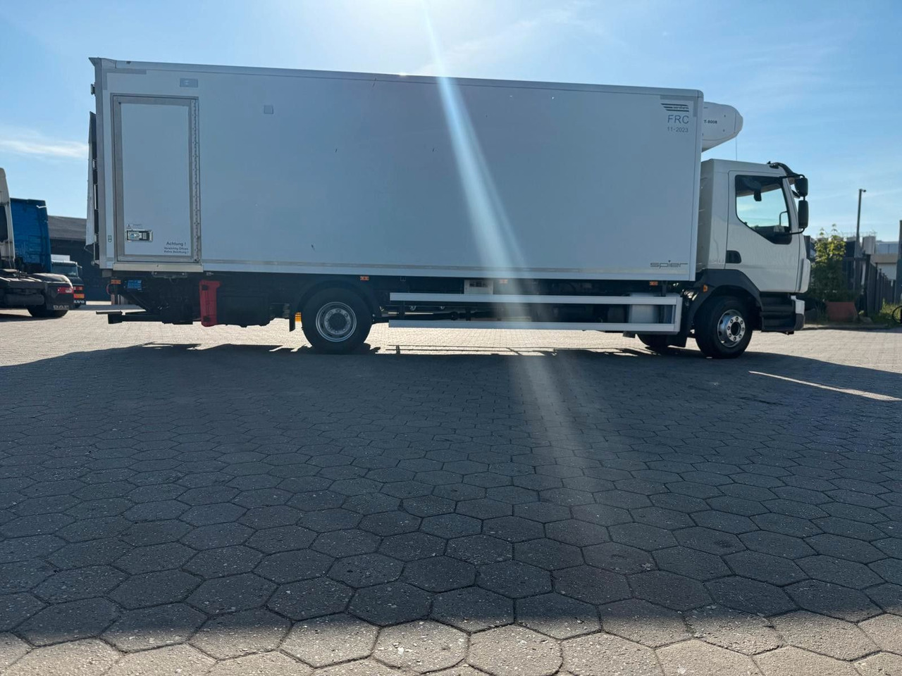 Volvo FL 42 R 240 +Thermoking T-880R+Kamera - شاحنة الفريزر: صورة 2 Volvo FL 42 R 240 +Thermoking T-880R+Kamera - شاحنة الفريزر: صورة 2