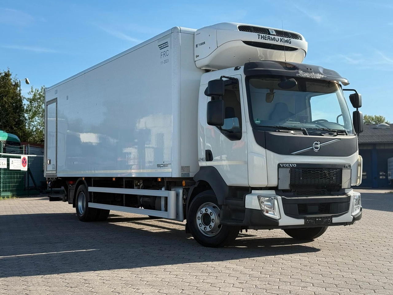 Volvo FL 42 R 240 +Thermoking T-880R+Kamera - شاحنة الفريزر: صورة 1 Volvo FL 42 R 240 +Thermoking T-880R+Kamera - شاحنة الفريزر: صورة 1