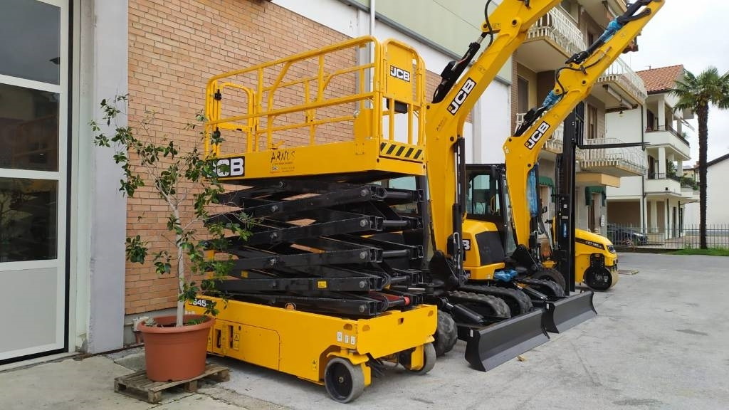 JCB S4550E - رافعة هيدروليكية مقصية: صورة 1 JCB S4550E - رافعة هيدروليكية مقصية: صورة 1