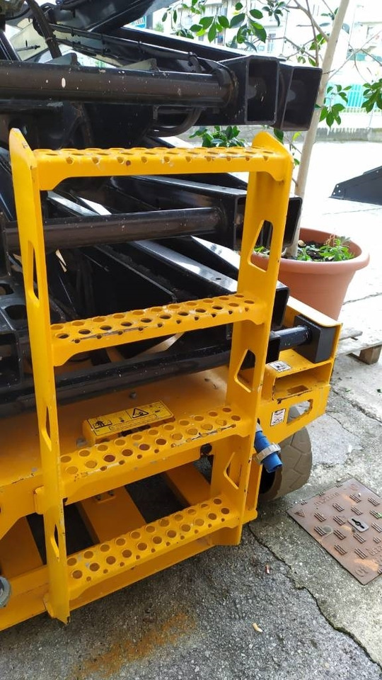 JCB S4550E - رافعة هيدروليكية مقصية: صورة 3 JCB S4550E - رافعة هيدروليكية مقصية: صورة 3