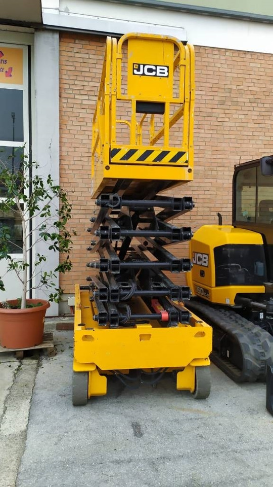 JCB S4550E - رافعة هيدروليكية مقصية: صورة 2 JCB S4550E - رافعة هيدروليكية مقصية: صورة 2