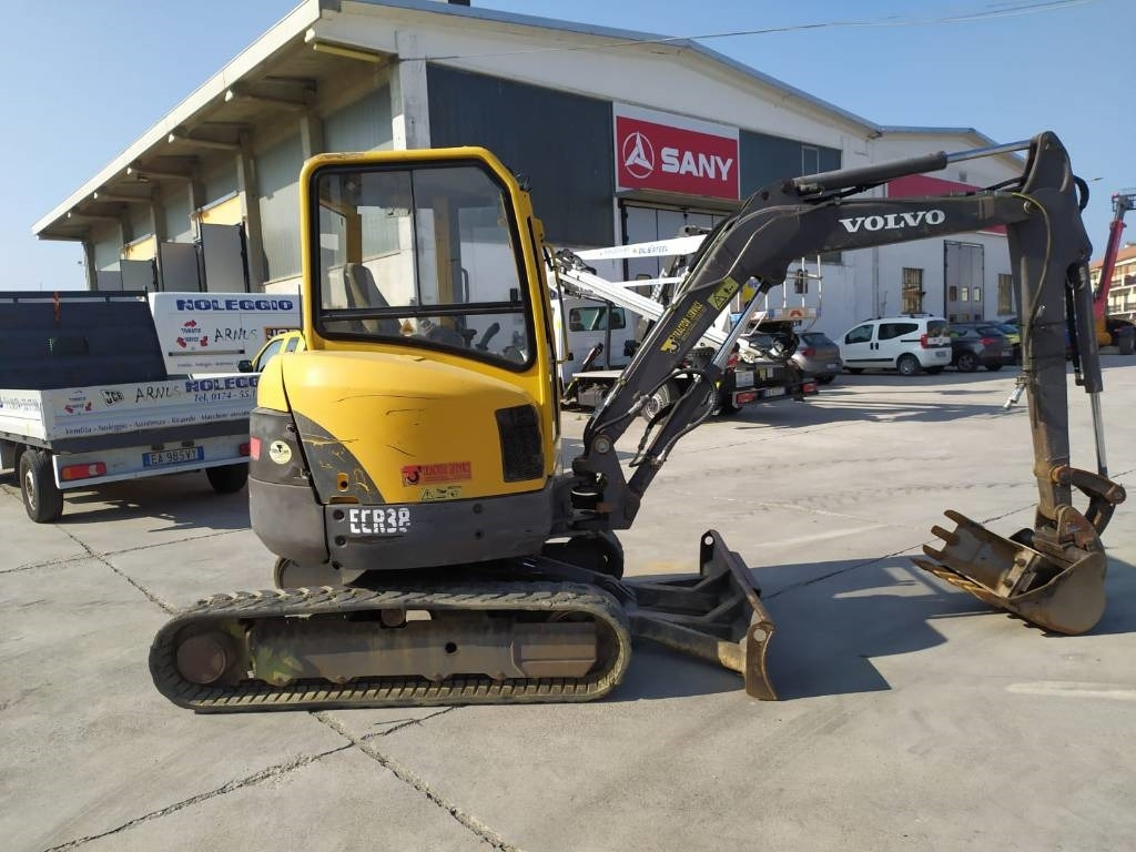 Volvo ECR 38  - حفارة مُصَّغرة: صورة 5 Volvo ECR 38  - حفارة مُصَّغرة: صورة 5