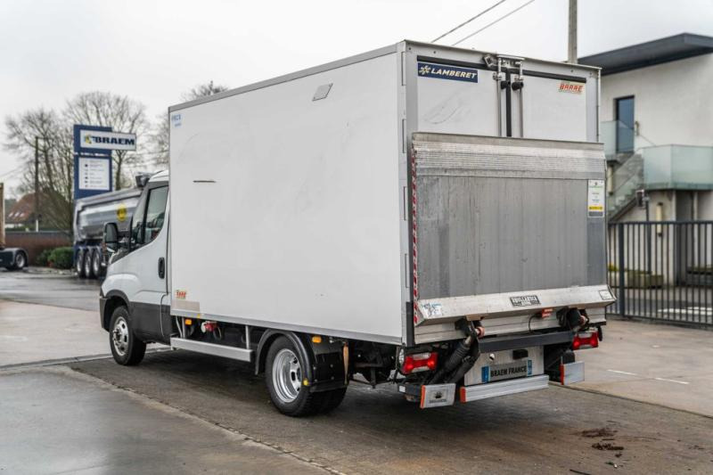 Iveco DAILY 35.180 +CARRIER + DHOLLANDIA - شاحنة مُبرّدة للتوصيل: صورة 5 Iveco DAILY 35.180 +CARRIER + DHOLLANDIA - شاحنة مُبرّدة للتوصيل: صورة 5