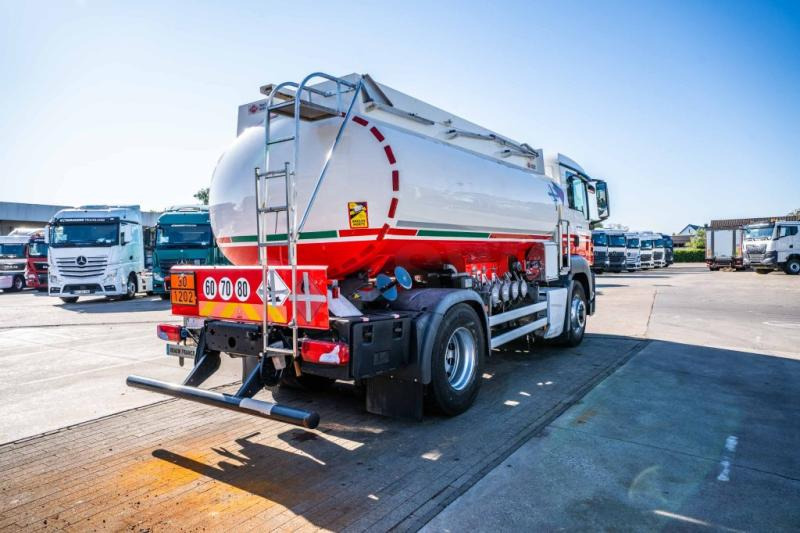 MAN TGS 18.400 4x4H +CM 11.500L /4 COMP - شاحنة صهريج: صورة 4 MAN TGS 18.400 4x4H +CM 11.500L /4 COMP - شاحنة صهريج: صورة 4