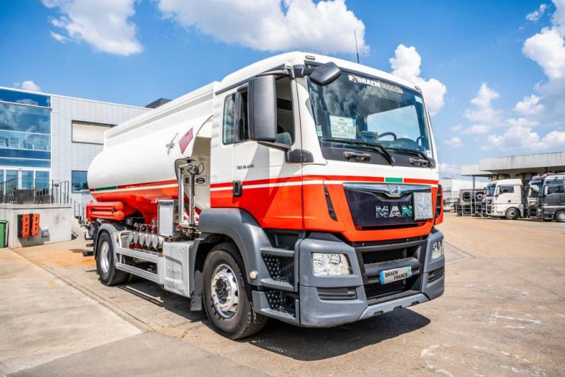MAN TGS 18.400 // CUVE ALU MAGYAR 13.500L + 5 COMP - شاحنة صهريج: صورة 2 MAN TGS 18.400 // CUVE ALU MAGYAR 13.500L + 5 COMP - شاحنة صهريج: صورة 2