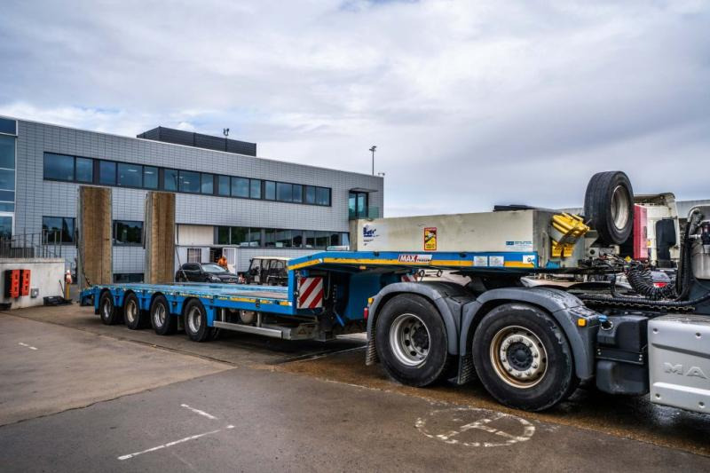 MAX TRAILER MAX TRAILER 110-F-S44+3XSTEERING/DIR. - عربة منخفضة مسطحة نصف مقطورة: صورة 2 MAX TRAILER MAX TRAILER 110-F-S44+3XSTEERING/DIR. - عربة منخفضة مسطحة نصف مقطورة: صورة 2