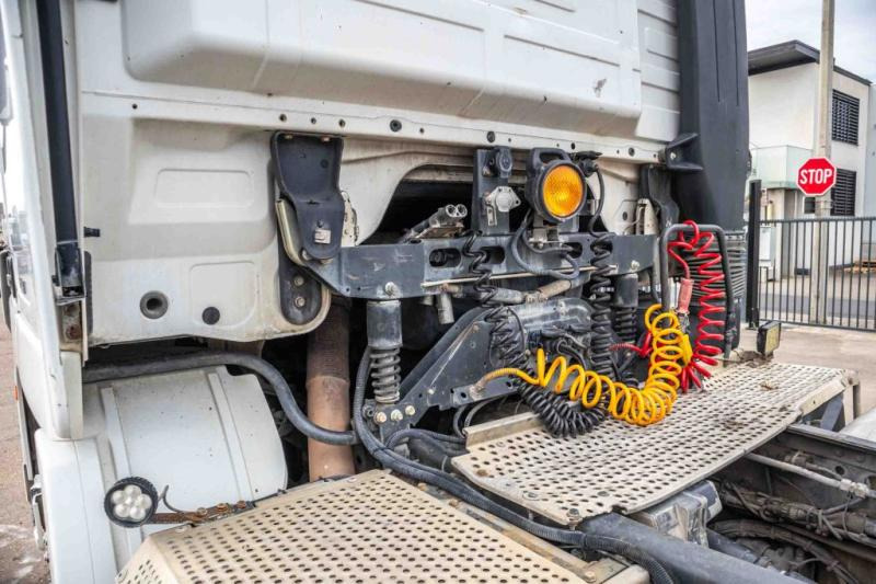 Mercedes ACTROS 1844 LS-MP3+E5+VOITH - وحدة جر: صورة 5 Mercedes ACTROS 1844 LS-MP3+E5+VOITH - وحدة جر: صورة 5