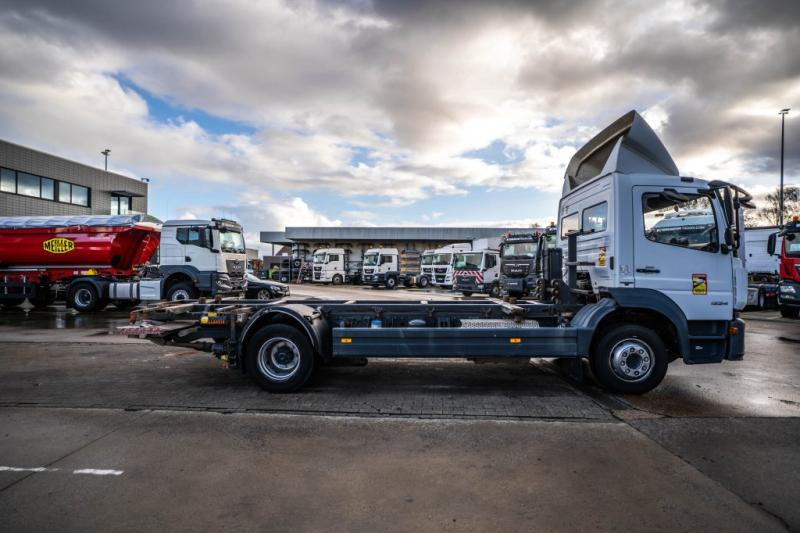 Mercedes ATEGO 1224 // HAYON DHOLLANDIA - شاحنات الحاويات / جسم علوي قابل للتغيير شاحنة: صورة 3 Mercedes ATEGO 1224 // HAYON DHOLLANDIA - شاحنات الحاويات / جسم علوي قابل للتغيير شاحنة: صورة 3