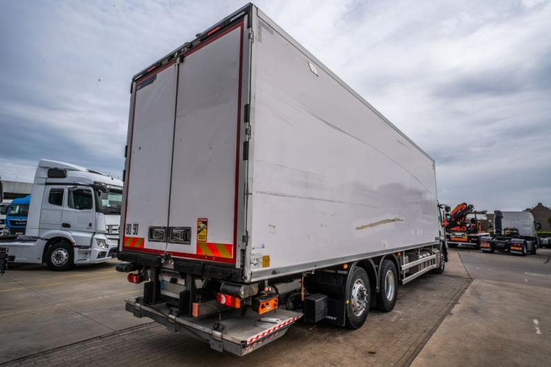 Renault D WIDE 380 DXI +CARRIER 1250 MT+DHOLLANDIA - شاحنة الفريزر: صورة 4 Renault D WIDE 380 DXI +CARRIER 1250 MT+DHOLLANDIA - شاحنة الفريزر: صورة 4