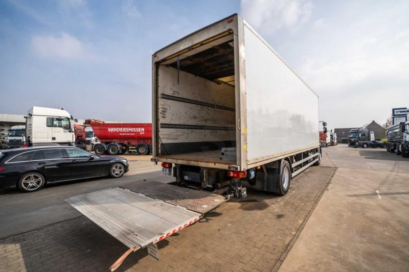 Interior photo 1: شاحنة مقفلة Renault MIDLUM 270 DXI (18t.)