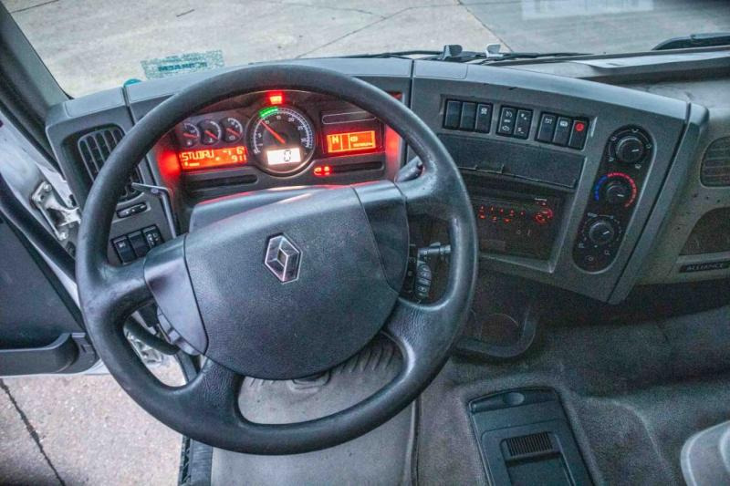 Interior photo 2: شاحنة مقفلة Renault PREMIUM 380 DXI-6x2