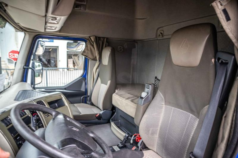 Interior photo 1: شاحنات الحاويات / جسم علوي قابل للتغيير شاحنة Renault PREMIUM 380DXI+E5/EEV+HAYON Interior photo 1: شاحنات الحاويات / جسم علوي قابل للتغيير شاحنة Renault PREMIUM 380DXI+E5/EEV+HAYON